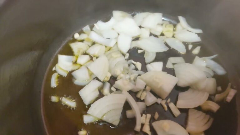 bacalao con pimientos del piquillo y cebolla