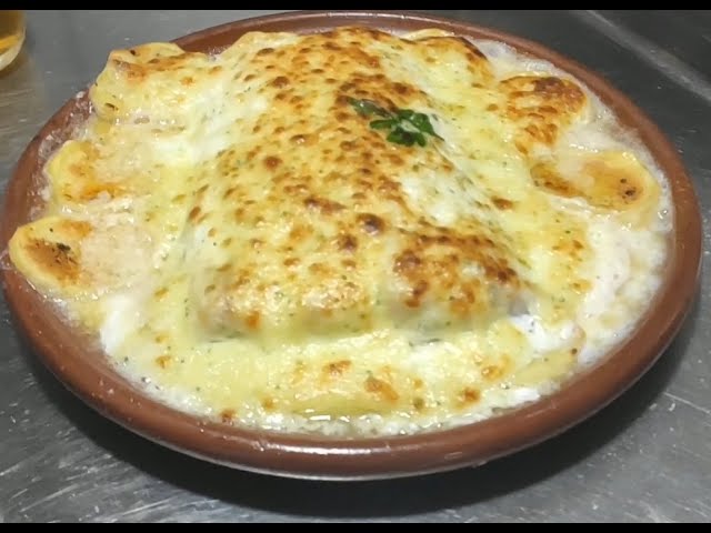 bacalao gratinado con alioli y patatas