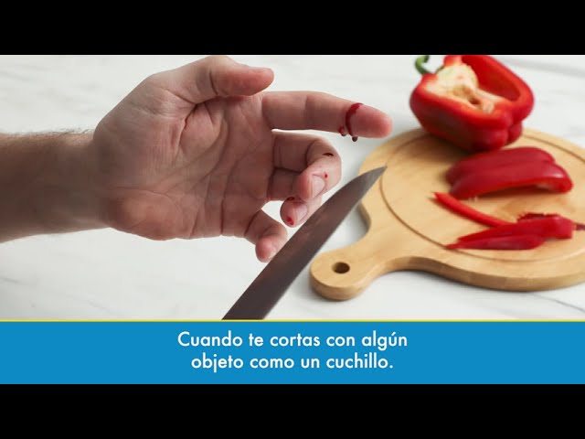 como cortar la sangre de un corte en el dedo