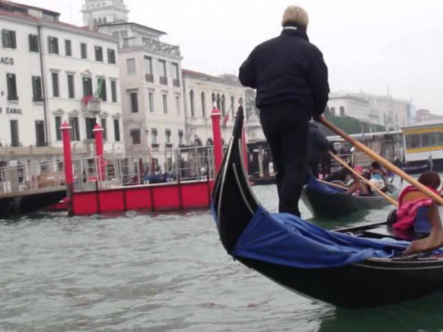 cómo se llaman las barcas de venecia