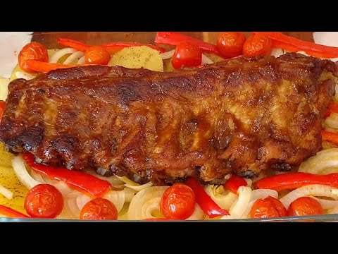 costillas al horno con patatas jugosas