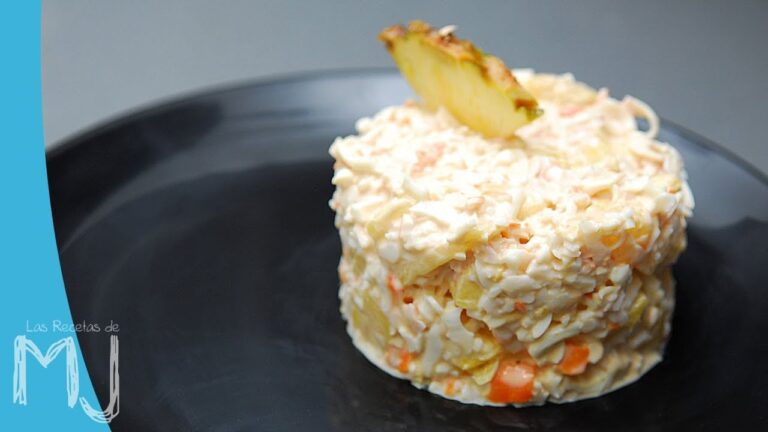 ensalada de lechuga con gambas y palitos de cangrejo
