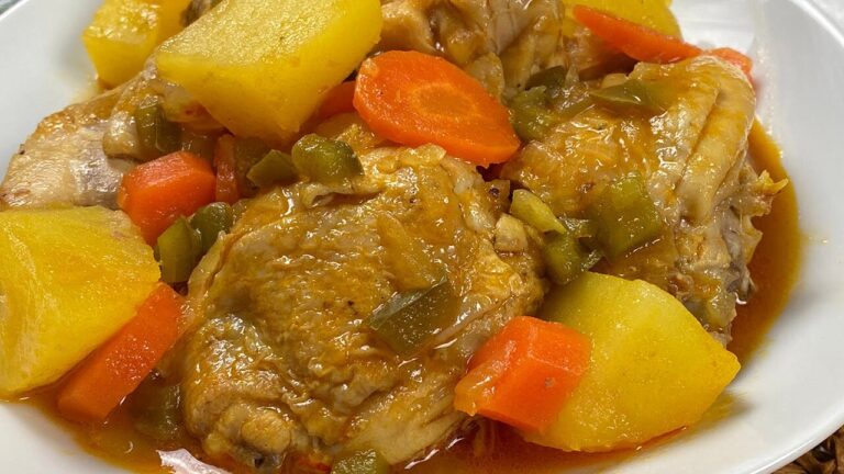 estofado de pollo con patatas y zanahorias