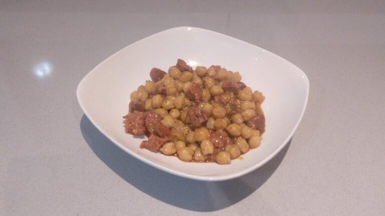 garbanzos fritos con cebolla y pimentón