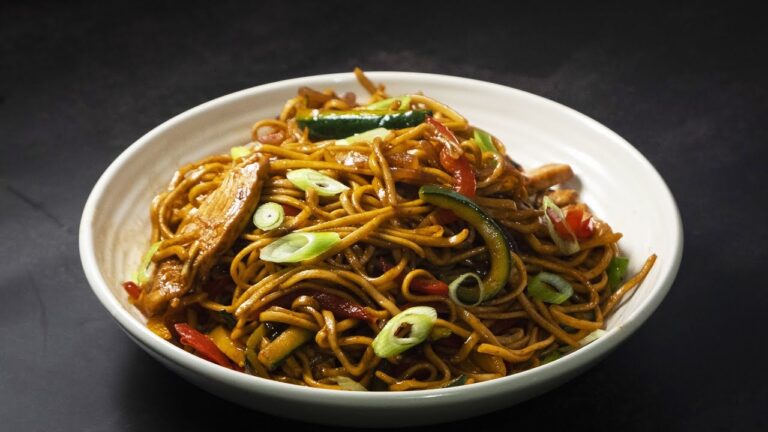 noodles con pollo verduras y salsa teriyaki