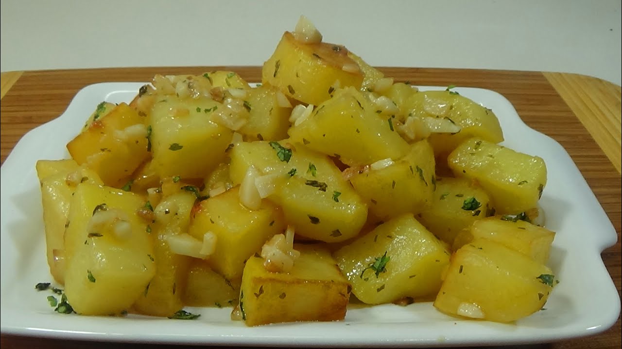 patatas fritas con ajo perejil y vino blanco