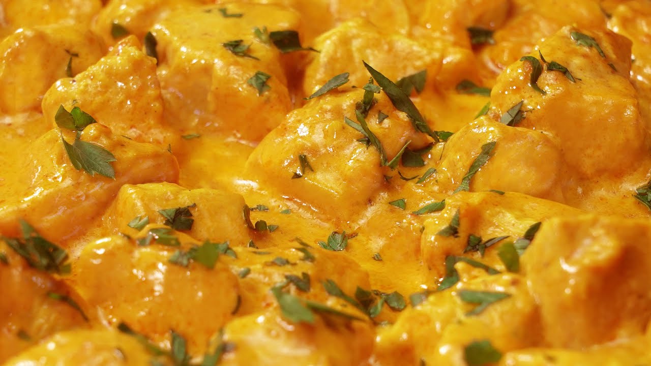pollo al curry con nata y champiñones