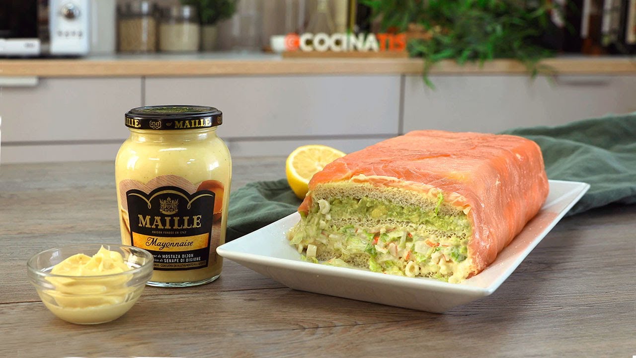 rollitos de pan de molde con salmón y aguacate
