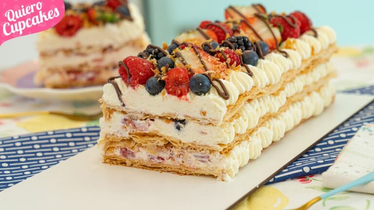 tarta de hojaldre con frutas y leche condensada